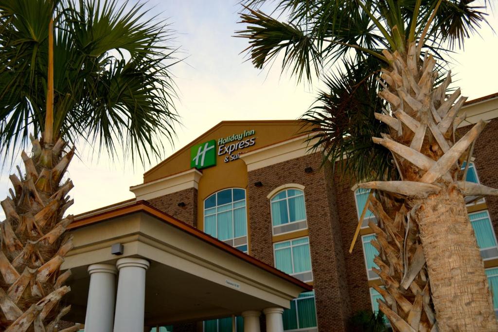 Holiday Inn Express and Suites North Charleston an IHG Hotel Main image 1